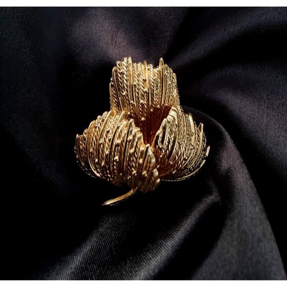 Rare Find GROSSE 1960s Signed Germany Gold Flower Floral Brooch Pin - Picture 2 of 6